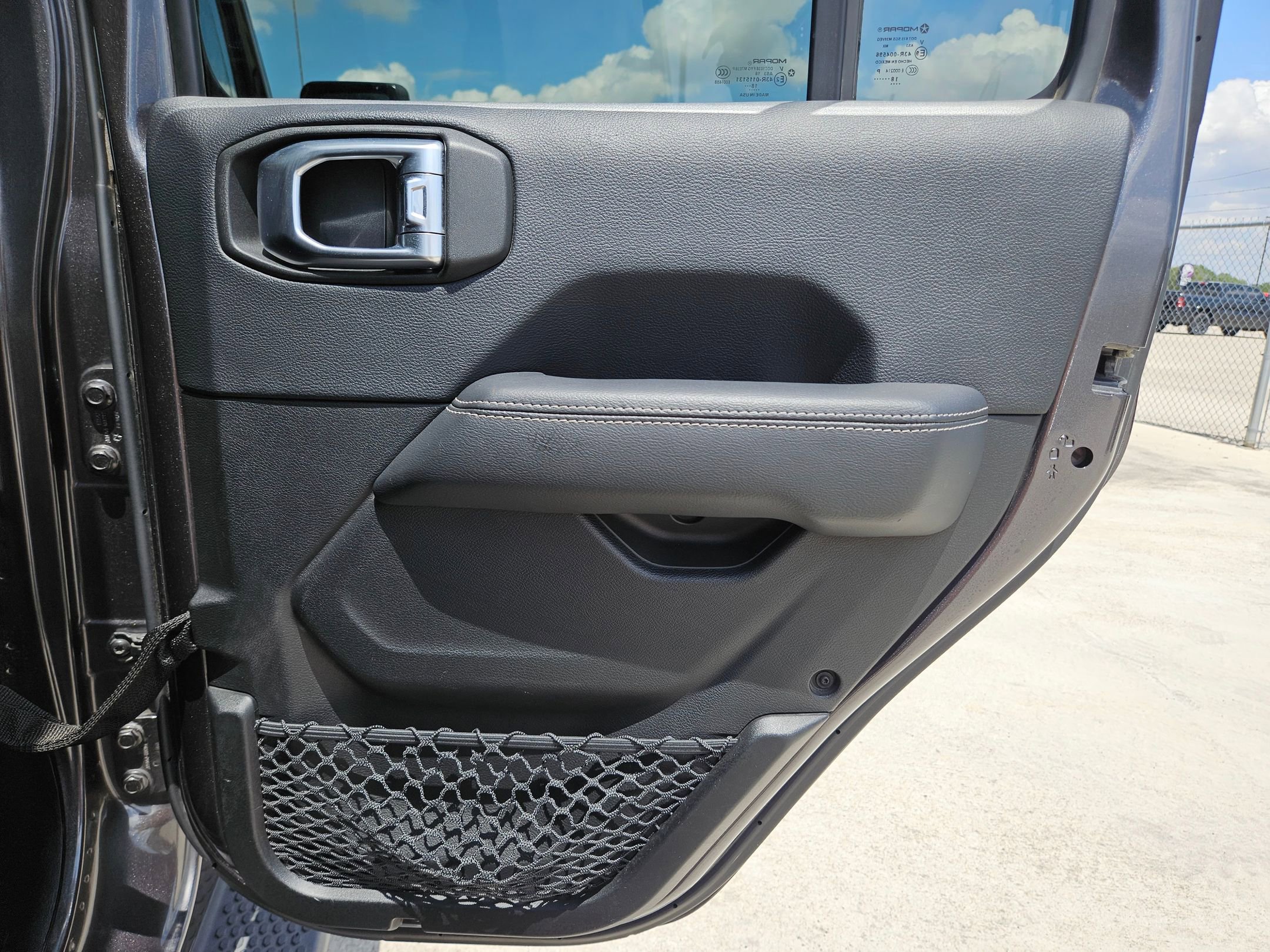 2018 Jeep Wrangler Unlimited Sahara photo 25