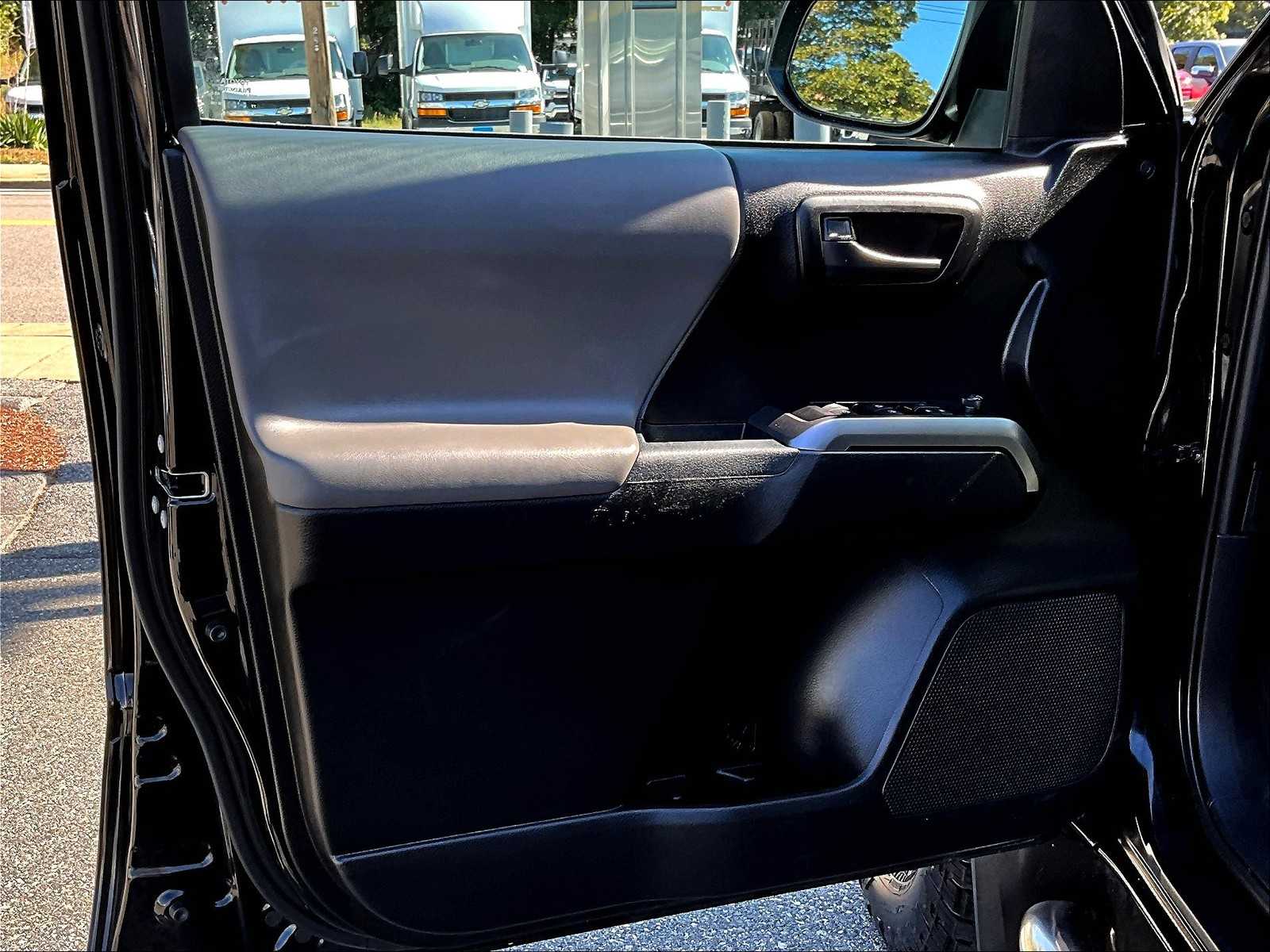 2021 Toyota Tacoma SR5 photo 9