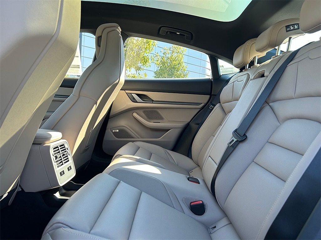 2025 Porsche Taycan 4S photo 28