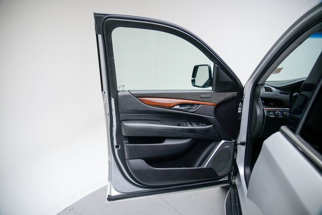 2019 Cadillac Escalade ESV Luxury photo 4