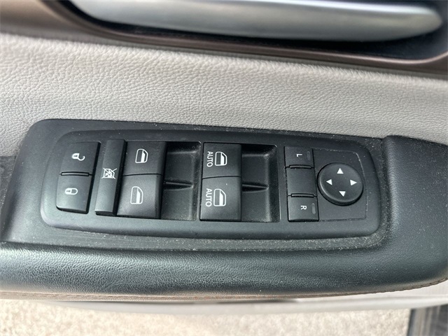 2017 Chrysler Pacifica LX photo 33
