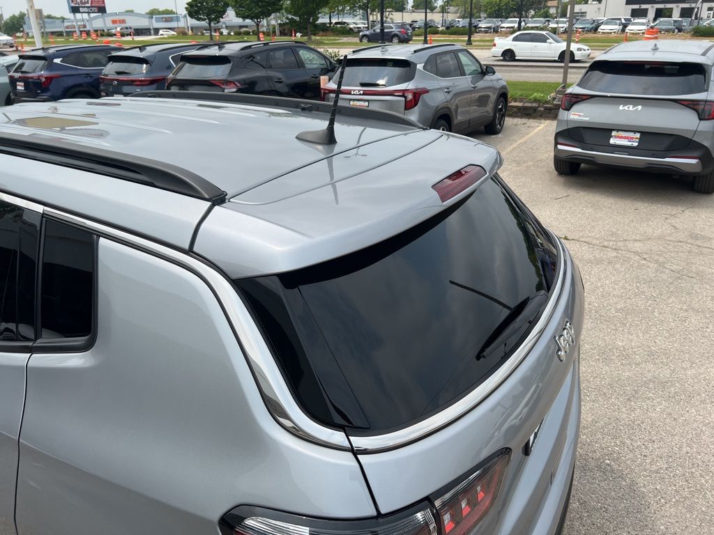 2022 Jeep Compass Latitude Lux photo 35