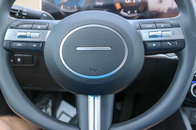 New 2025 White Hyundai SEL FWD image 19