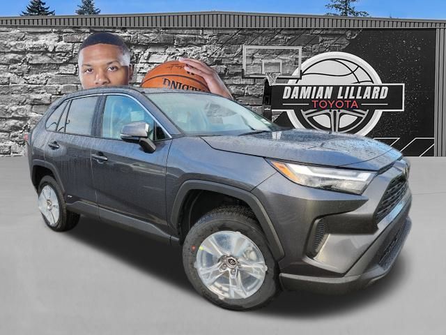 2025 Toyota RAV4 XLE's photo