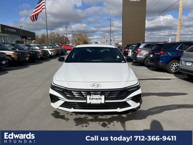 2025 Hyundai Elantra SEL Sport photo 2