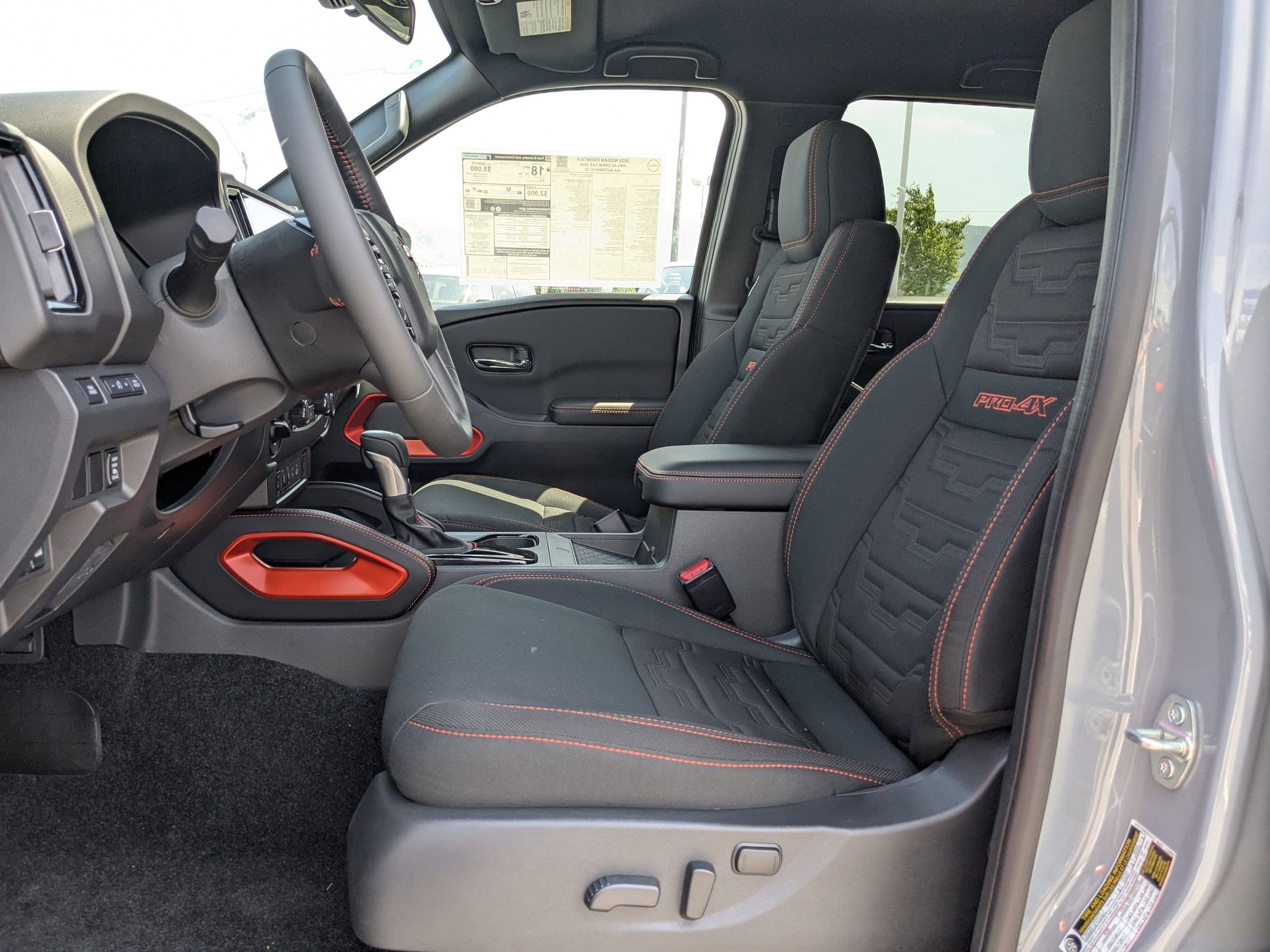 2025 Nissan Frontier Crew Cab PRO-4X photo 14