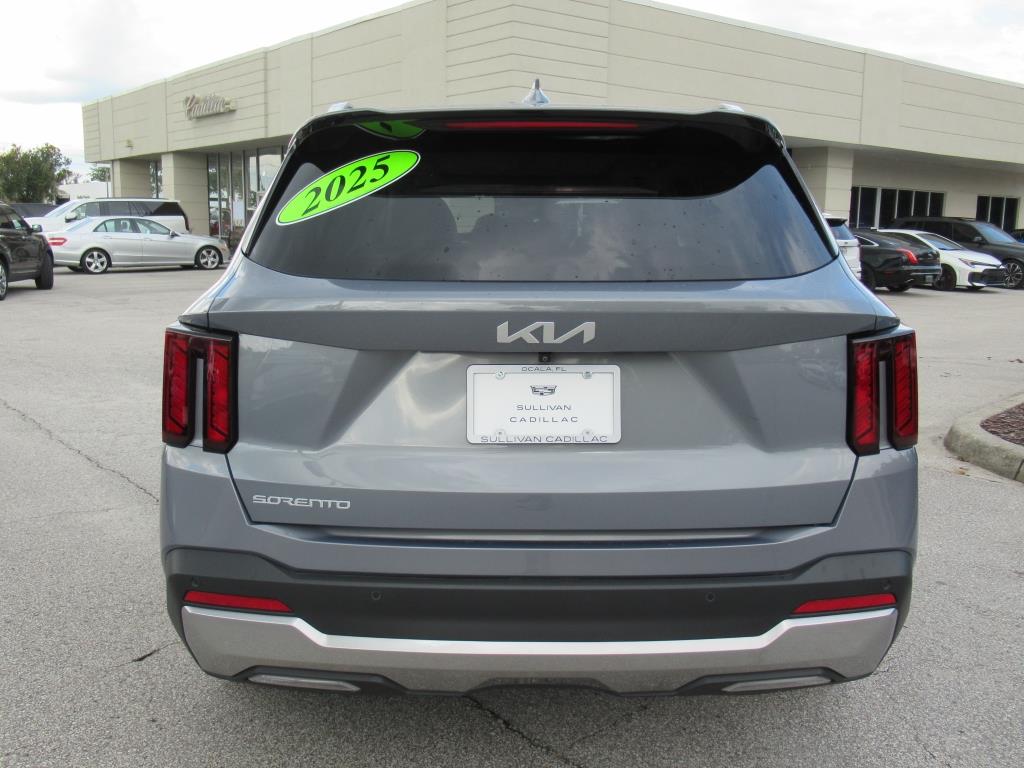 2025 Kia Sorento S photo 3