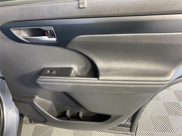 2023 Toyota Highlander XLE photo 25
