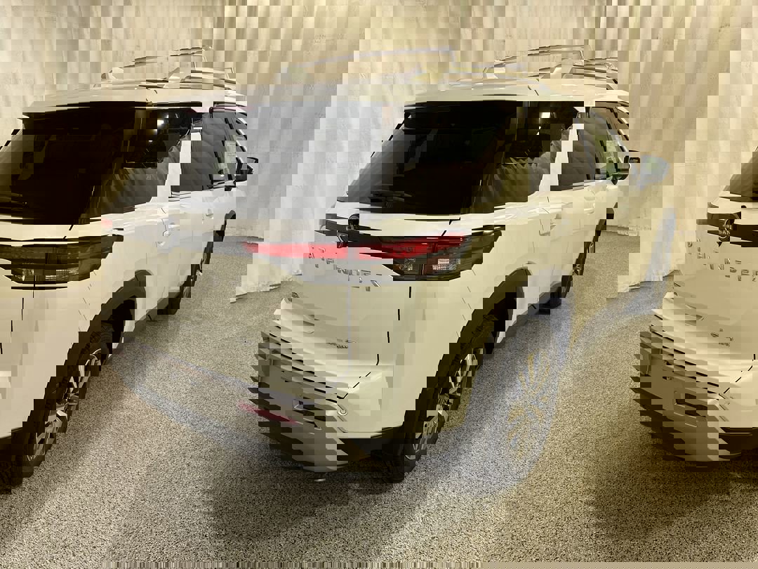 2025 Nissan Pathfinder SL photo 4