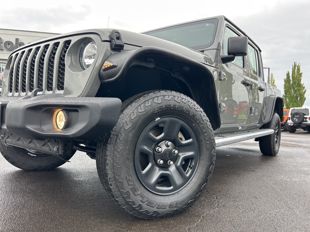 2021 Jeep Gladiator Sport photo 2