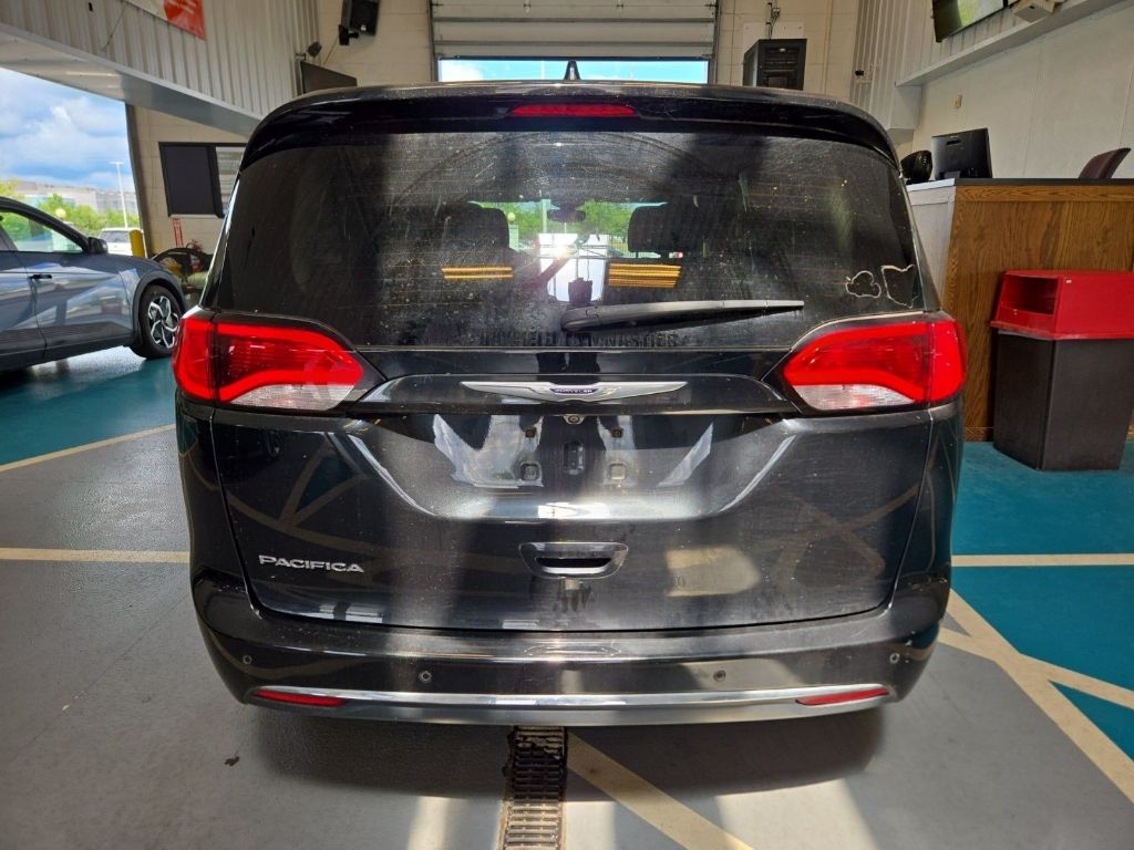 2019 Chrysler Pacifica Touring L photo 4