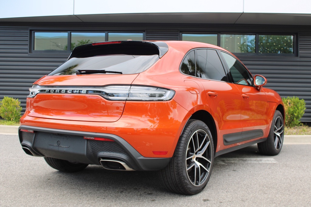 2024 Porsche Macan T photo 7
