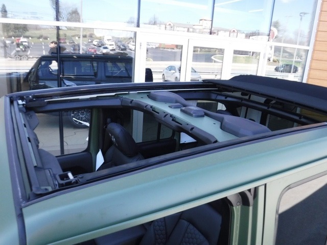 2025 Jeep Wrangler photo 3