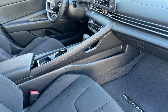 2025 Hyundai Elantra Blue SEL Sport photo 15