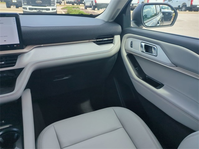 2025 Ford Explorer photo 17