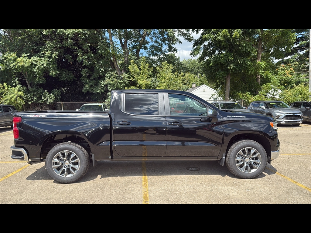 2026 Chevrolet Silverado 1500 LT photo 2