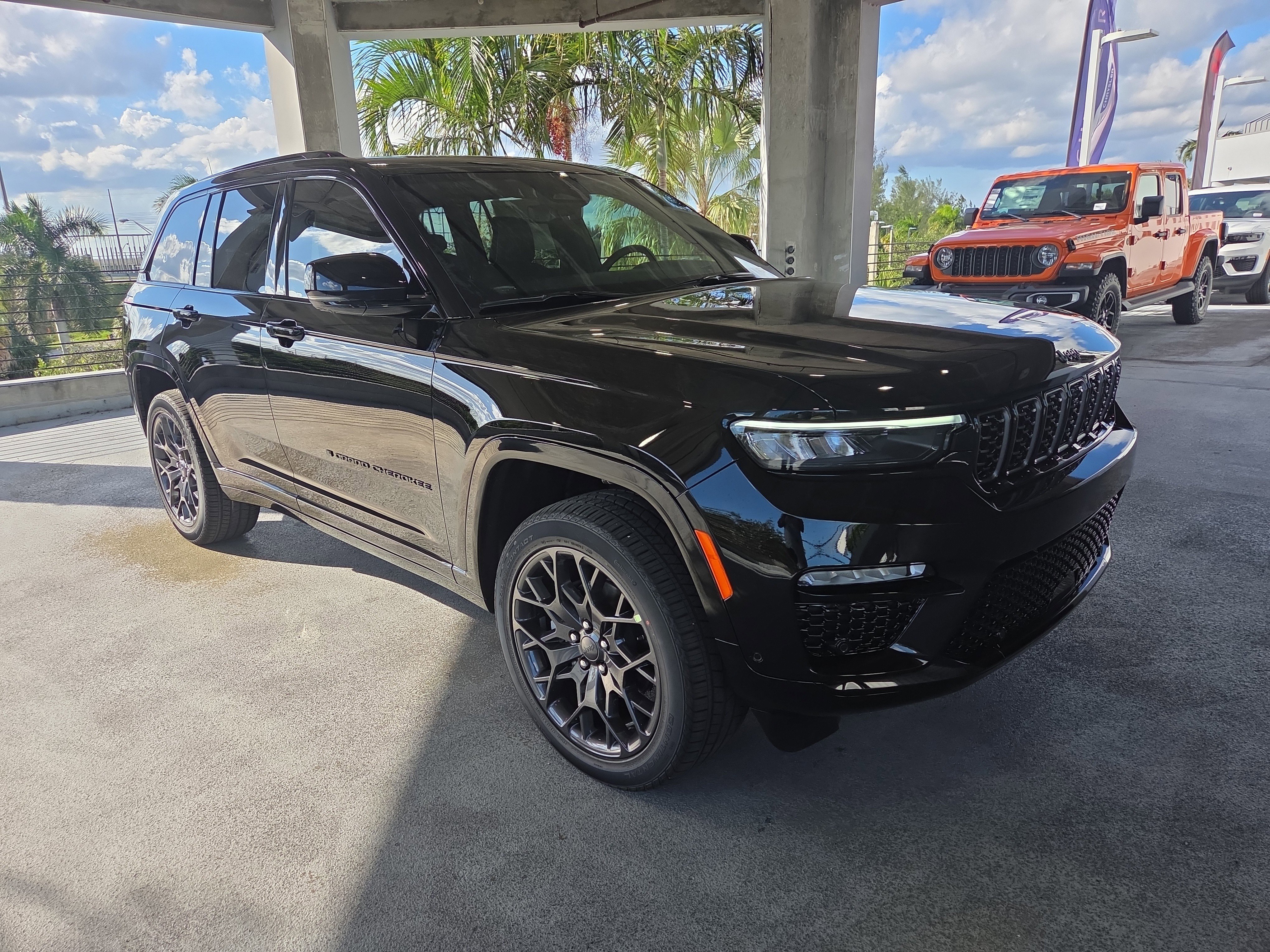 2025 Jeep Grand Cherokee Summit Reserve's photo