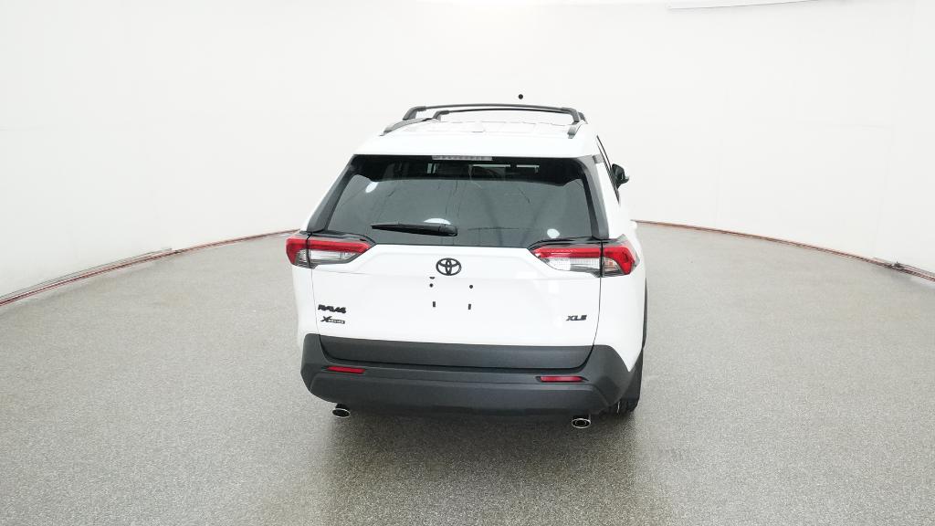 2025 Toyota RAV4 XLE photo 17