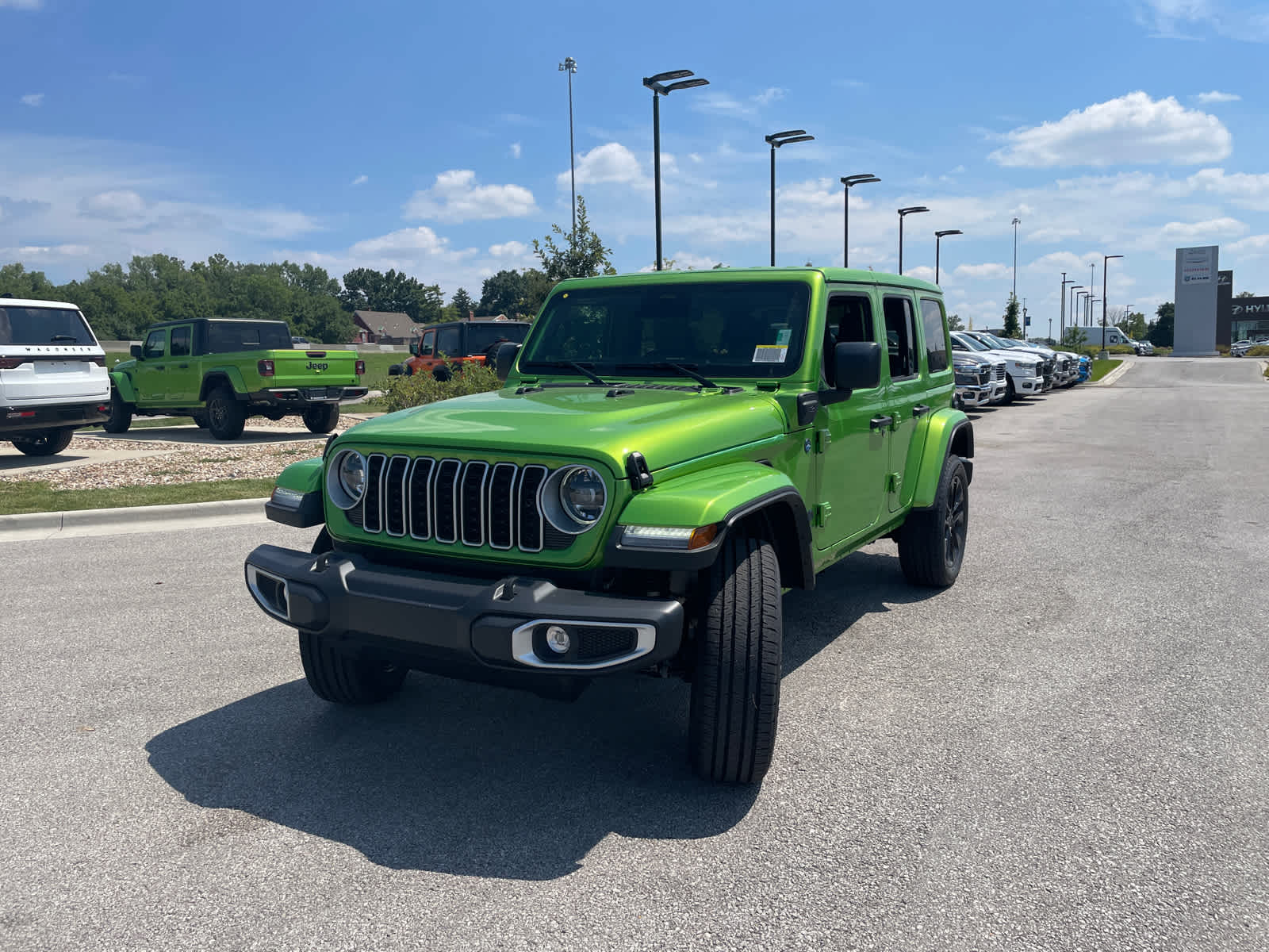 2025 Jeep Wrangler 4xe Sahara photo 4