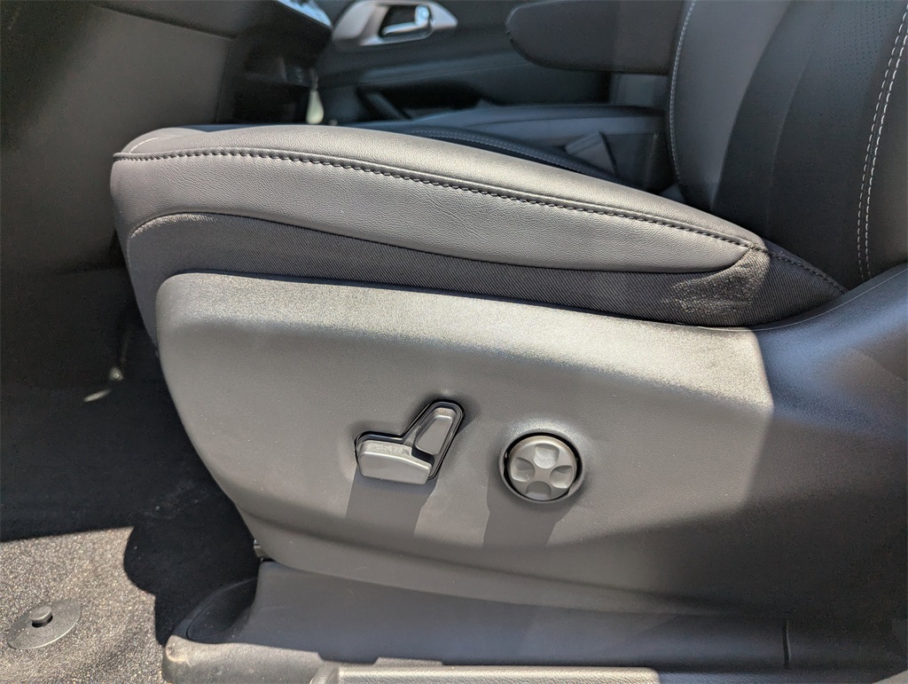 2026 Chrysler Pacifica photo 12
