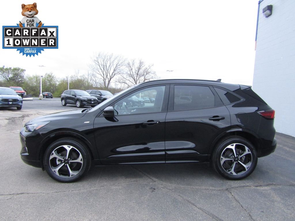 2023 Ford Escape ST-Line Elite photo 2
