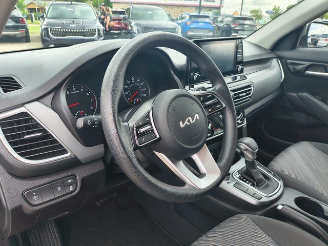 2023 Kia Seltos LX photo 16
