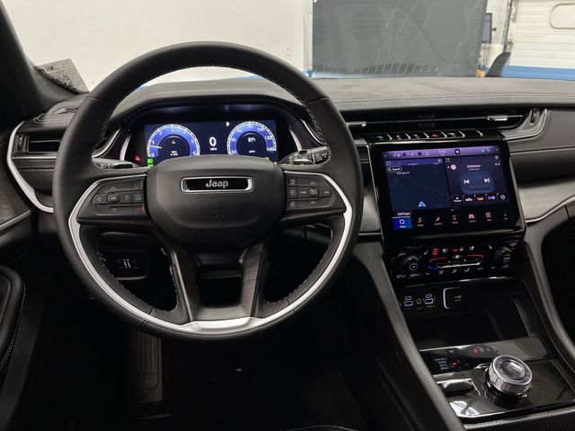 2025 Jeep Grand Cherokee Limited photo 4