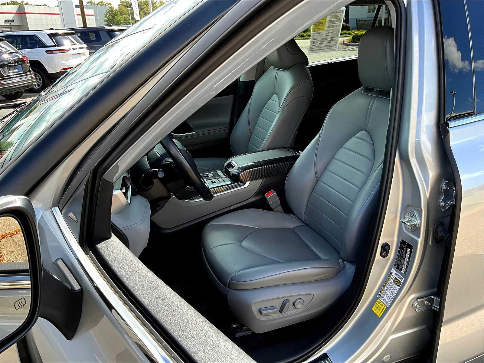 2021 Toyota Highlander XLE photo 10