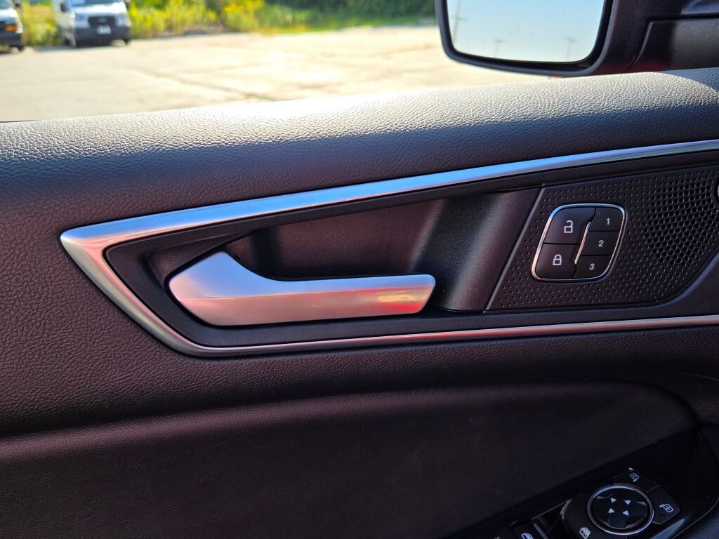 2019 Ford Edge ST photo 18