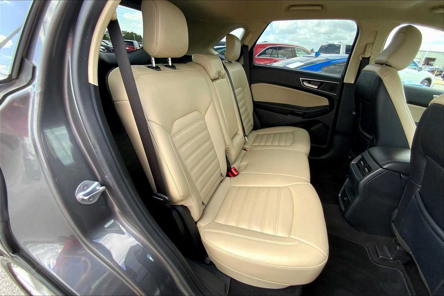 2023 Ford Edge SEL photo 19