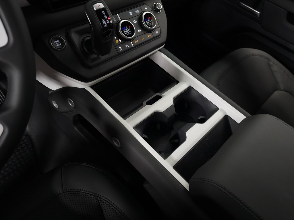 2025 LAND ROVER DEFENDER - Image 30