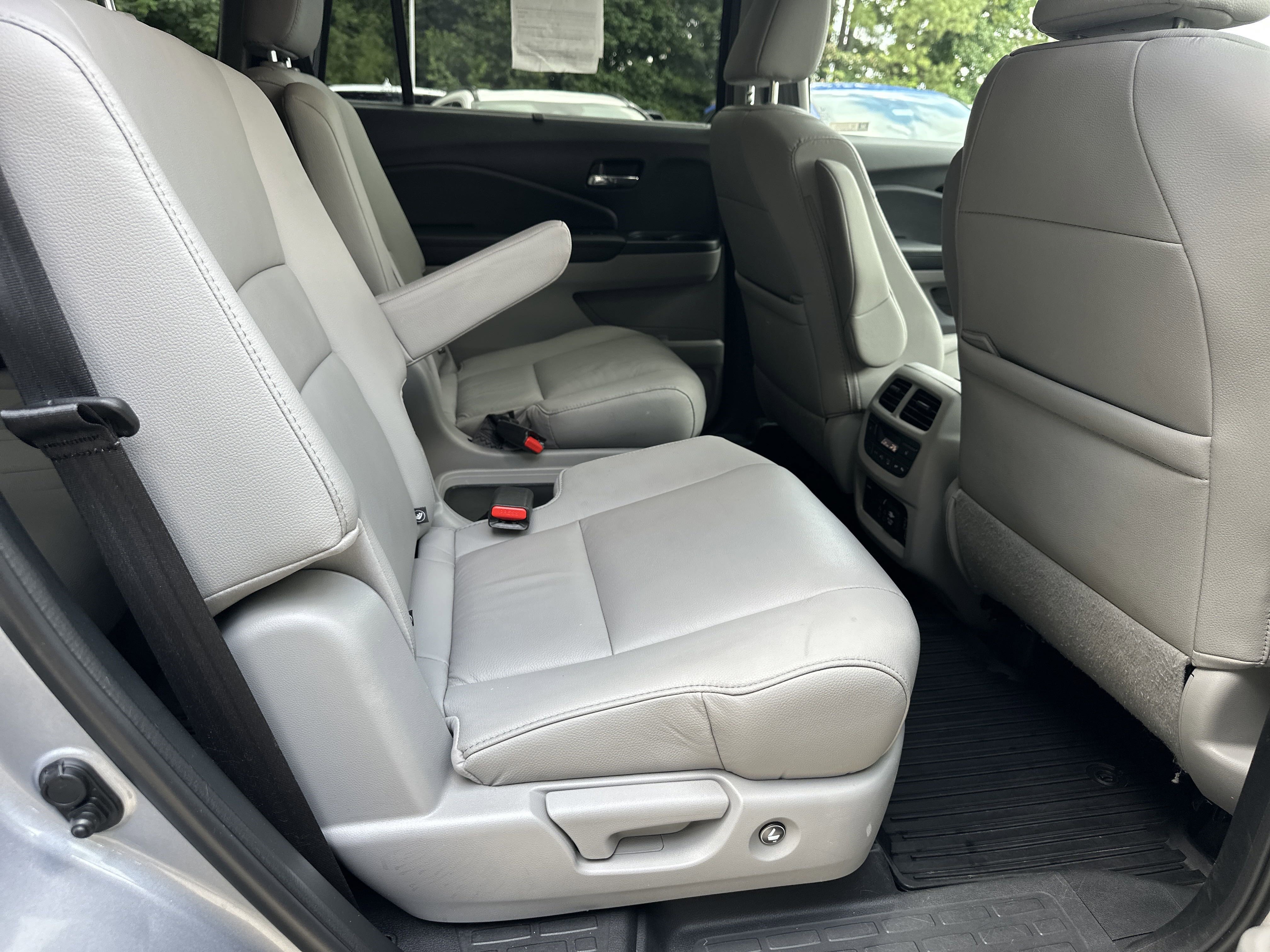 2022 Honda Pilot Touring photo 6