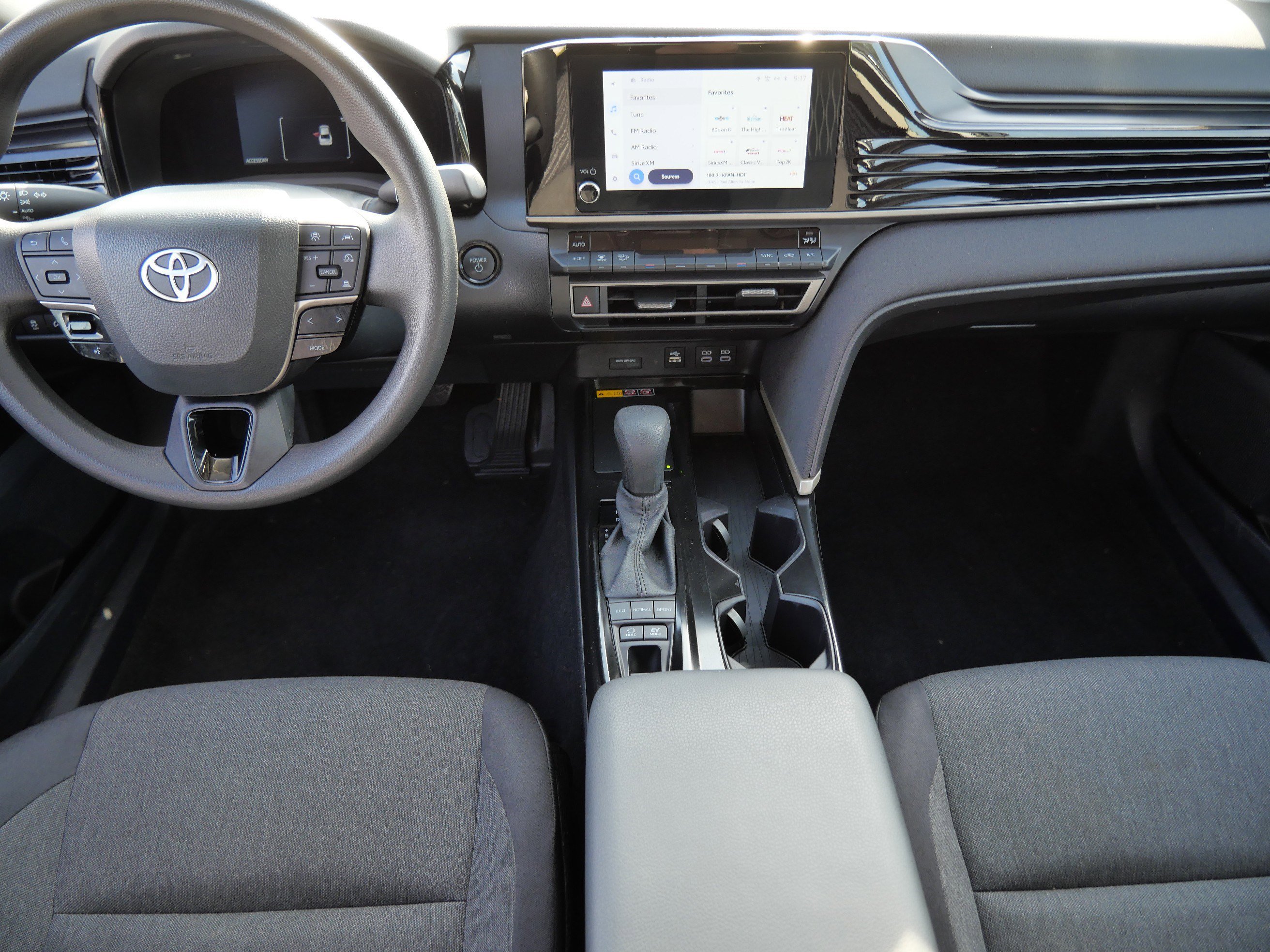 2025 Toyota Camry LE photo 10