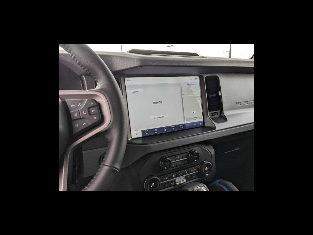 2024 Ford Bronco Black Diamond photo 12
