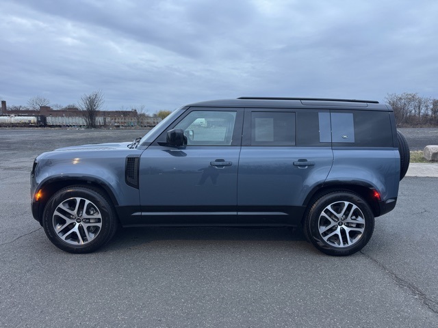 2022 Land Rover Defender 110 X-Dynamic SE photo 2