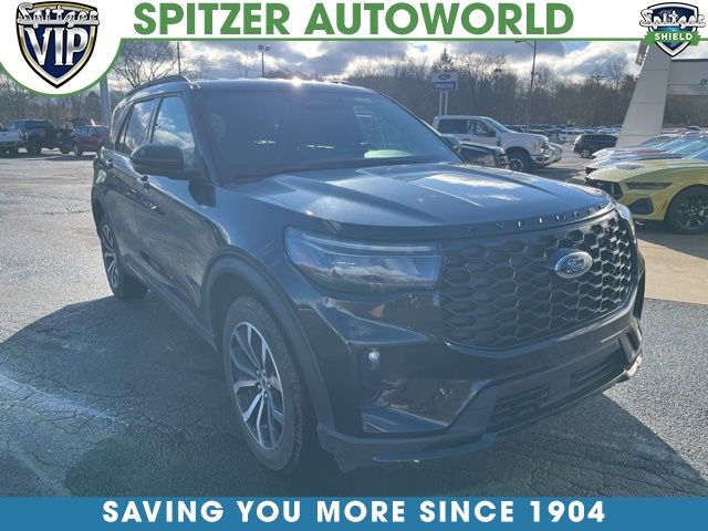 2025 Ford Explorer ST-LINE's photo