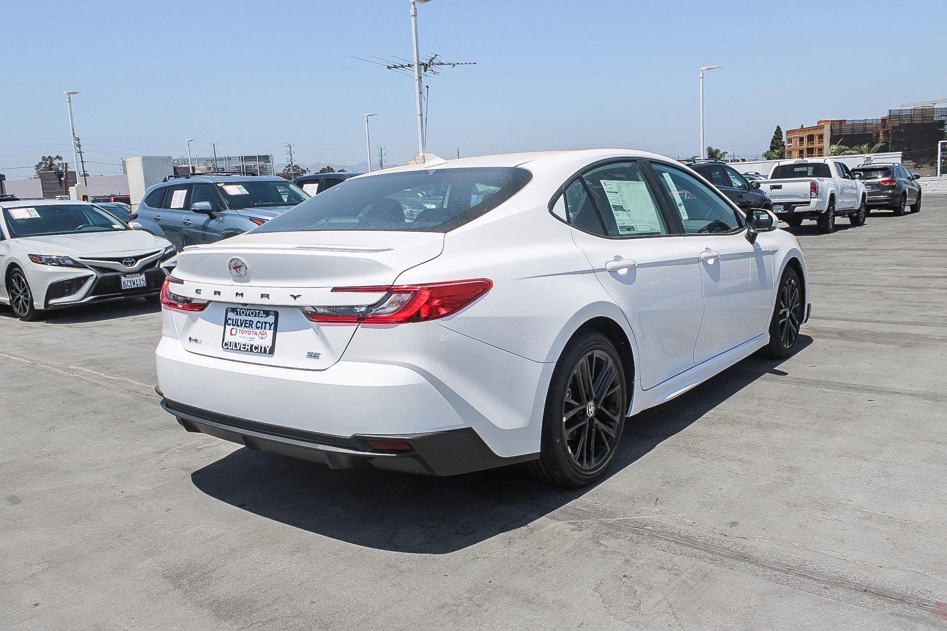 2025 Toyota Camry SE photo 8
