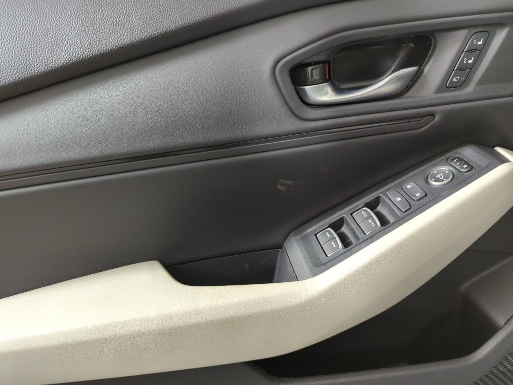 2025 Honda Accord Hybrid EX-L photo 13