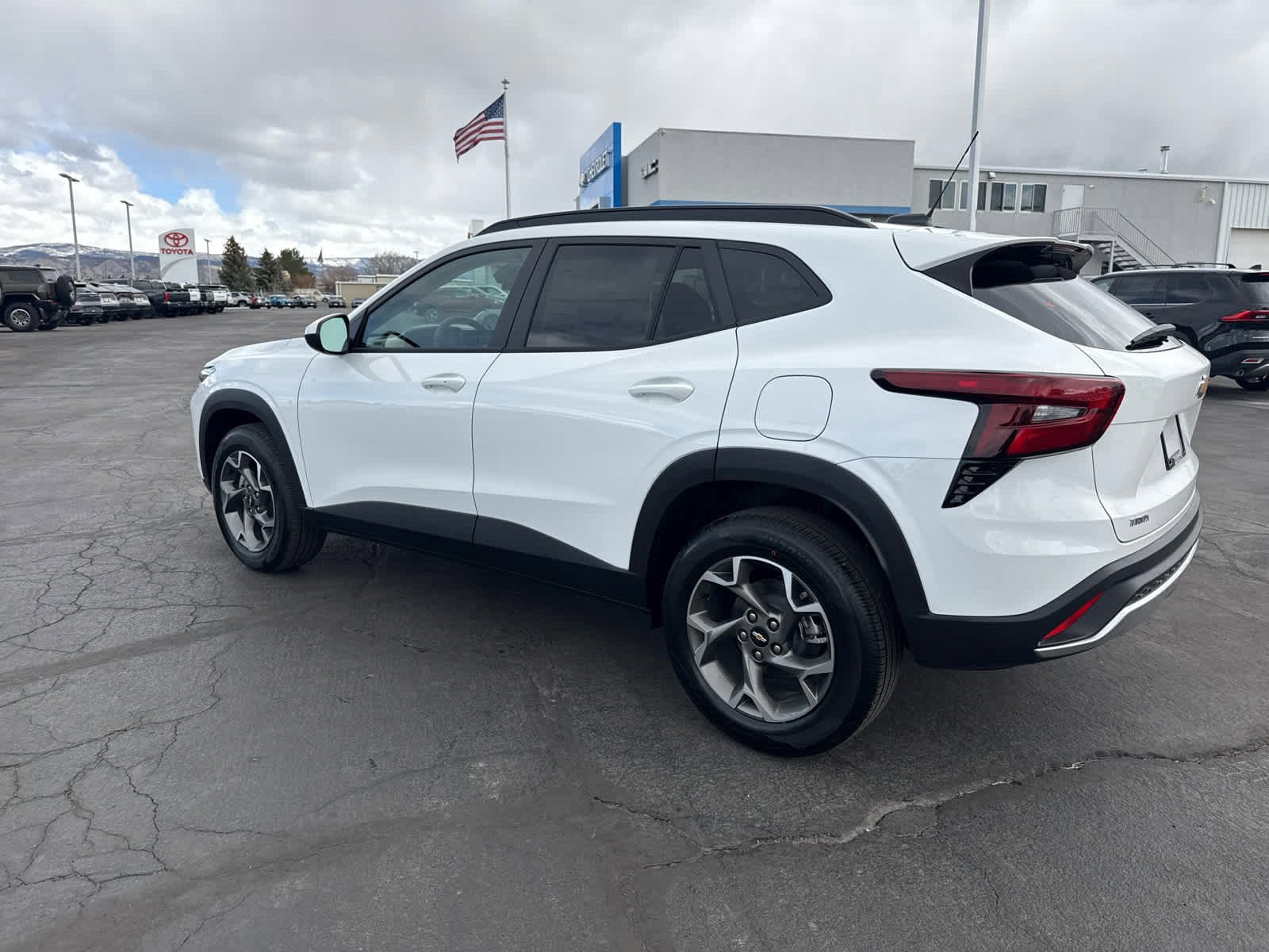 2025 Chevrolet Trax LT photo 3