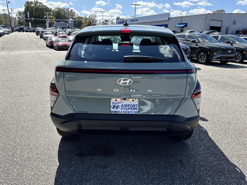 2026 Hyundai Kona SE photo 4