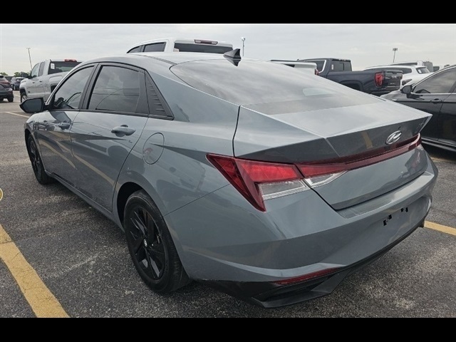 2021 Hyundai Elantra SEL photo 4