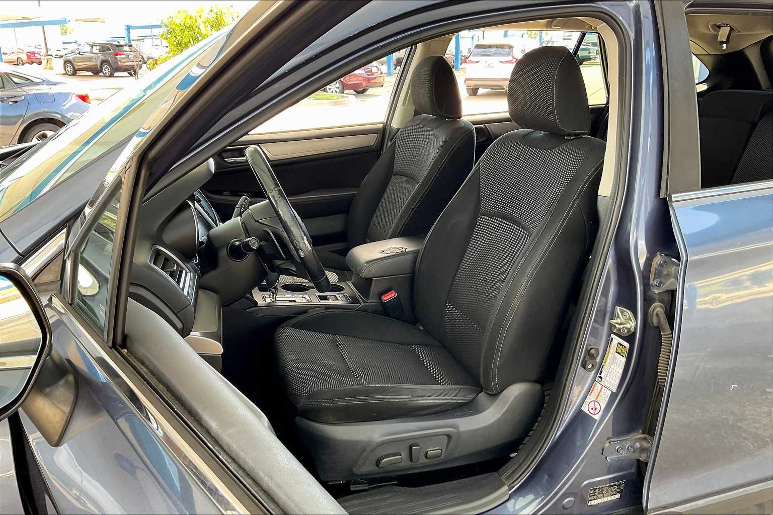 2017 Subaru Outback Premium photo 7