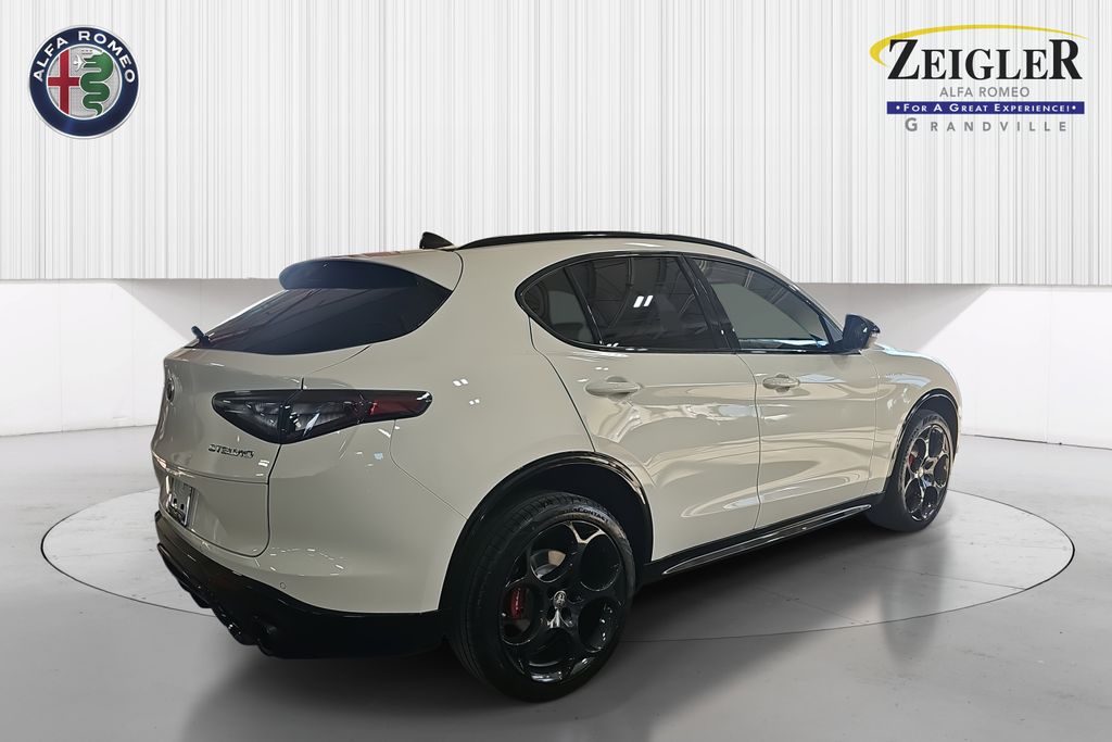 2025 Alfa Romeo Stelvio Sprint Base photo 4