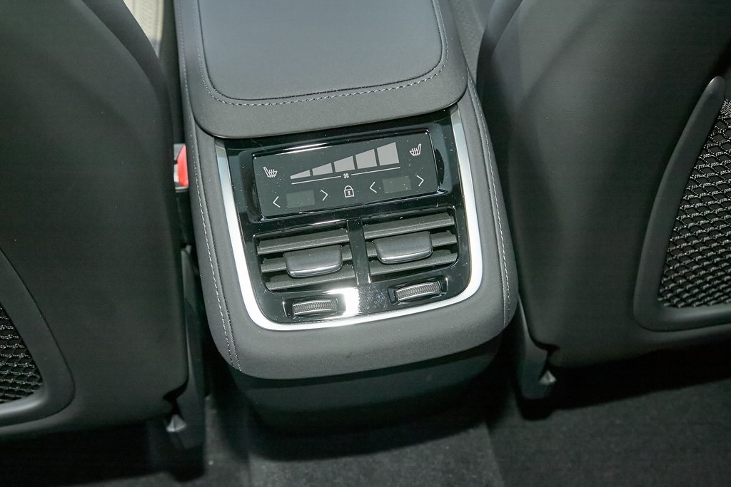 2025 VOLVO XC90 - Image 19