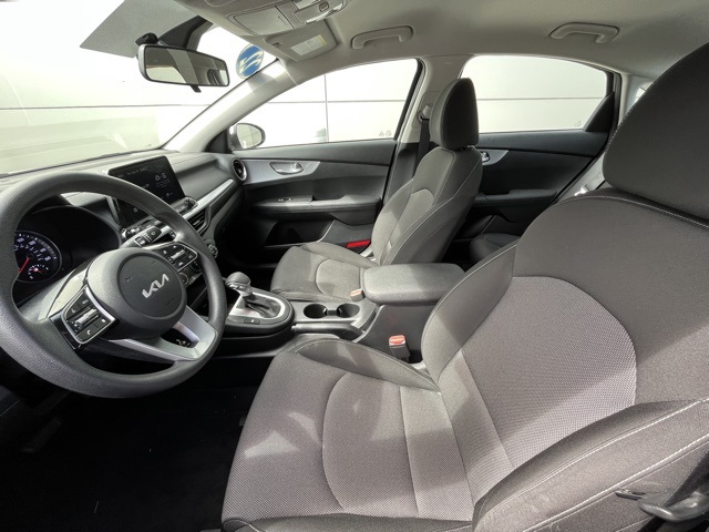 2022 Kia Forte LXS photo 2