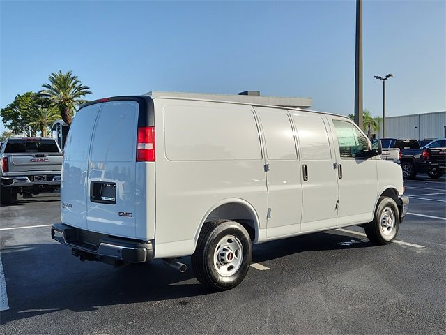 2025 Gmc Savana Cargo 2500 photo 4