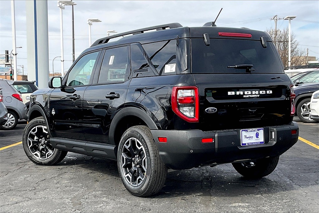 2025 Ford Bronco Sport Outer Banks photo 3