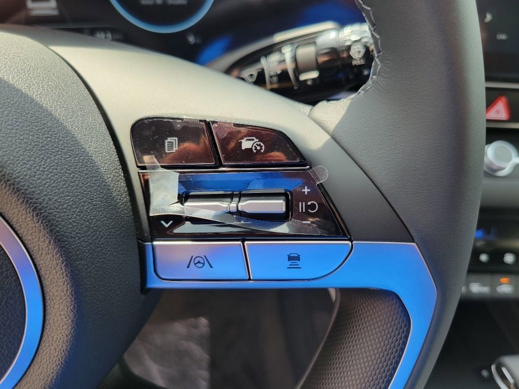 2024 Hyundai Elantra Limited photo 17
