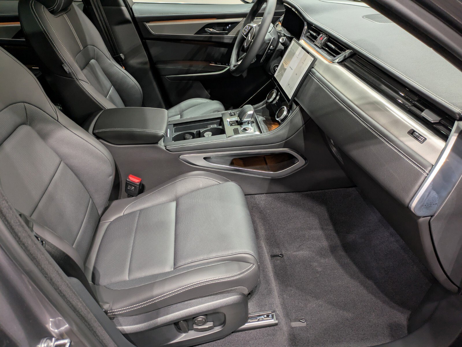 2026 Jaguar F-PACE P250 R-Dynamic S photo 23
