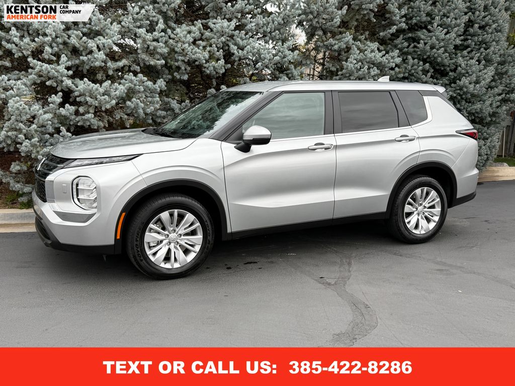 2025 Mitsubishi Outlander ES